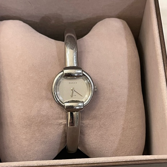 Gucci Horsebit 1400 L Women\'s Stainless Steel Watch, Box, Manual/Booklet main image 10